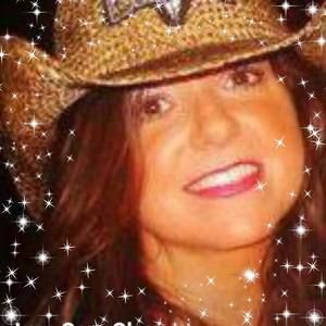 Meet your Posher, Lara